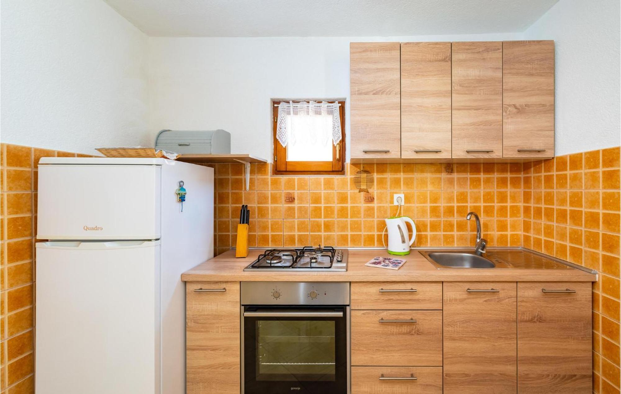 Beautiful Apartment In Vir With Wifi Екстер'єр фото